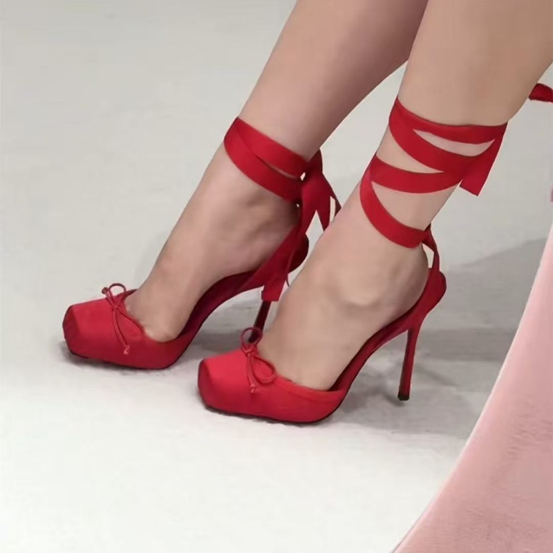 Zapatos Rojos de Tacón Alto, S - Ankle Strap Attachment reseña y precio